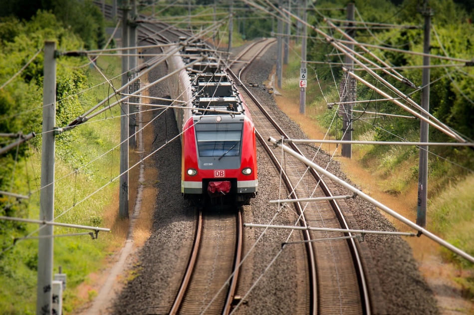 Сонник — поїзд: до чого сниться уві сні, квиток, дорога, запізнення на поїзд, рейки? До чого сниться гарячий і падаючий поїзд?