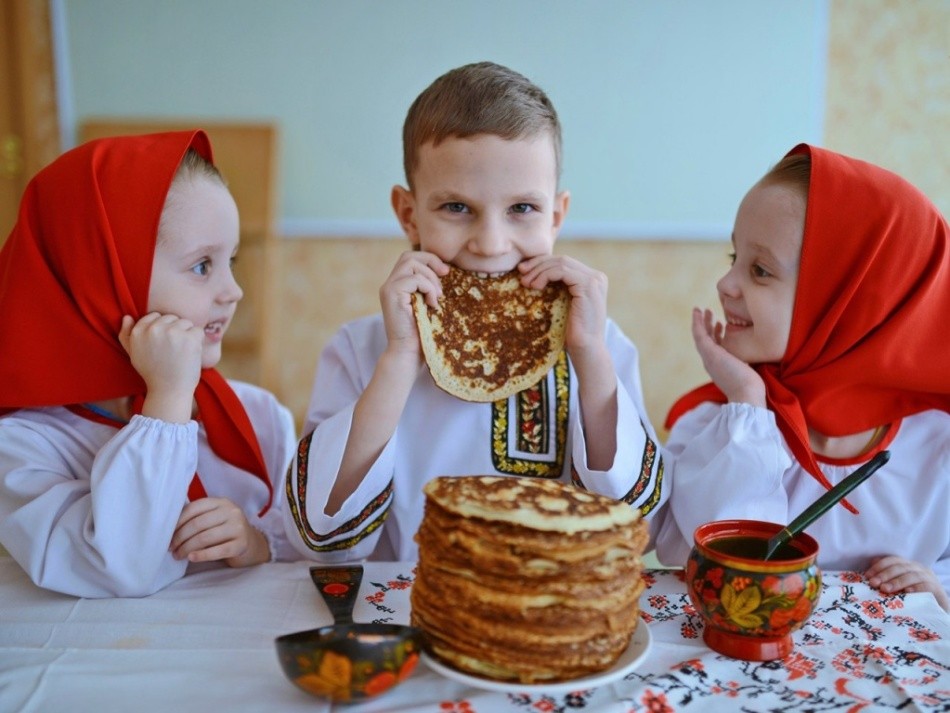 Сонник &ndash; бачити в сні їжу. До чого сниться готувати, пригощати, пробувати, дивитися, просити, купувати смачну їжу, з хробаками, з волоссям, за столом, в тарілці, чоловікові, жінці: тлумачення сну