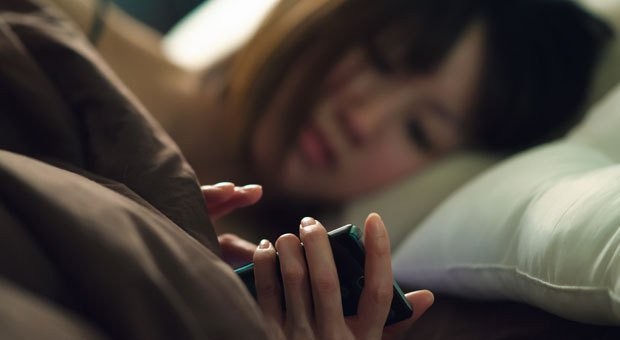 Гарні побажання спокійної ночі коханій дівчині, жінці, дружині своїми словами. Як оригінально, романтично, еротично побажати дівчині, яка подобається, спокійної ночі в прозі, віршиках, на різних мовах світу?