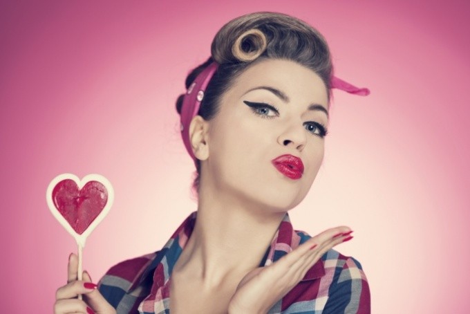 Зачіска у стилі пін-ап (Pin-Up) і поп-арт (Pop-Art): на довгі і короткі волосся. Як зробити зачіску пін-ап з хусткою, банданою?