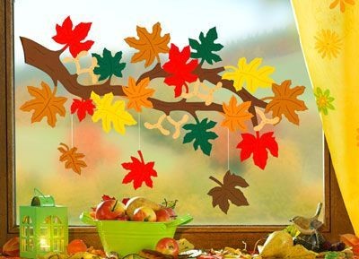 Осінні витинанки, осіннє листя, квіти, гриби, дерева, яблука, птахи, білки, їжачка, з парасолькою, хмари, хмаринки, овочі, фрукти, витинанка Дівчина красуня Осінь, горобина на вікна з паперу: схеми, трафарети та шаблони для вирізання для дитячого садка, ш