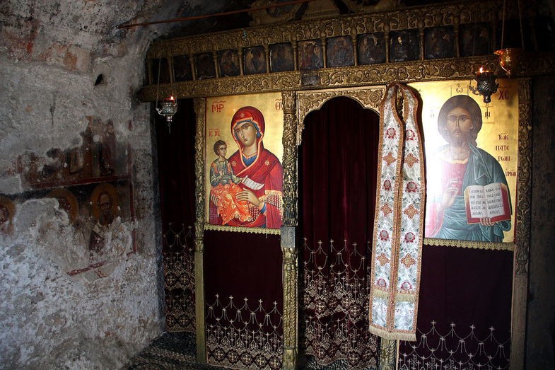 До якої ікони звертатися, якому Святому молитися, ставити свічку, вклонитись, щоб завагітніти і народити здорову дитину? Яку купити ікону, які три ікони треба вишити, щоб зачати, завагітніти? У який ікони просити вагітності, дитини?