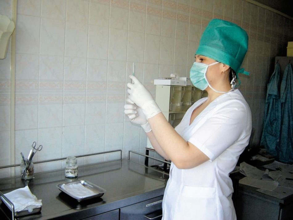 Укол, ін'єкція внутрішньом'язово в ногу, стегно самому собі: інструкція. Куди можна колоти уколи внутрішньом'язово самому? Коли не можна робити уколи самостійно?