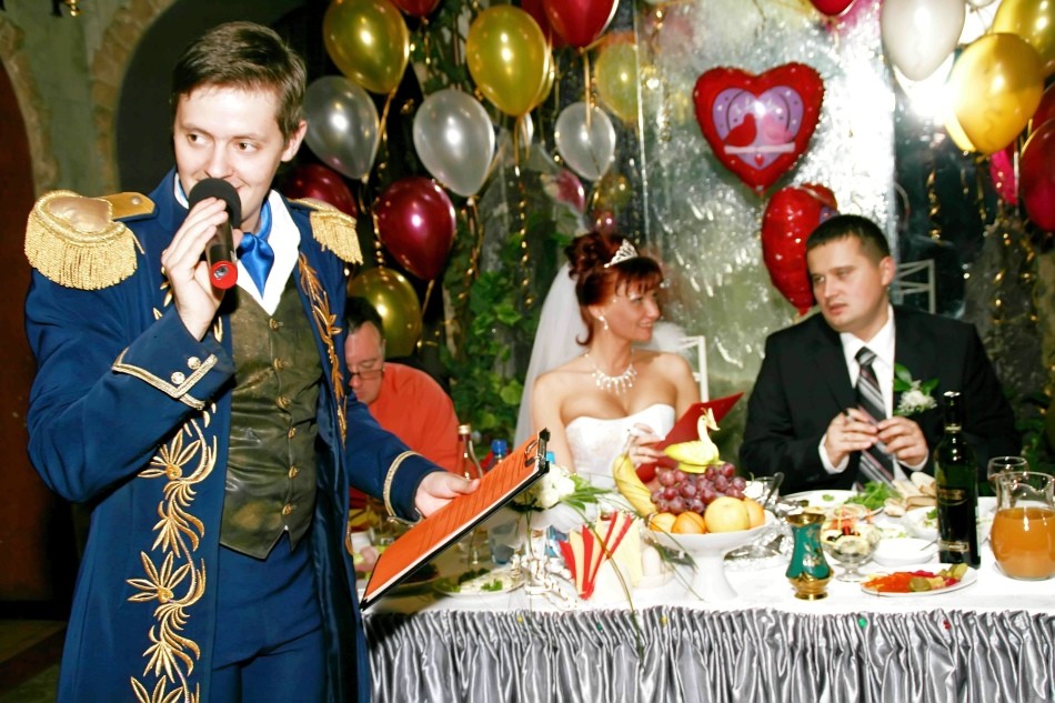 Тости молодятам на весілля своїми словами: найкраща підбірка. Весільні тости молодятам найкрасивіші, зі змістом, про любов, кожушки, короткі, мудрі, цікаві, круті, креативні, зворушливі і душевні від батьків нареченого і нареченої, друзів: 