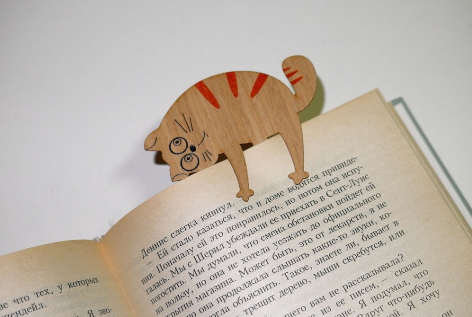 Виріб своїми руками — закладка для книг з паперу, картону, фетру, пов'язана гачком, у вигляді тварин, з вишивкою хрестиком, з стрічок і стрічок, ниток, бісеру, чорно-білі, для дівчаток і хлопчиків: ідеї для школи та дитячого садка, шаблони, майстер-