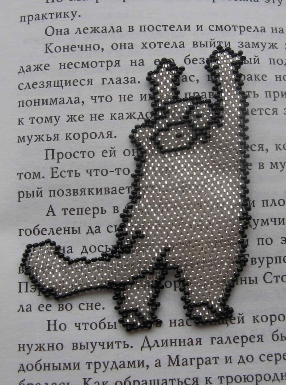 Виріб своїми руками — закладка для книг з паперу, картону, фетру, пов'язана гачком, у вигляді тварин, з вишивкою хрестиком, з стрічок і стрічок, ниток, бісеру, чорно-білі, для дівчаток і хлопчиків: ідеї для школи та дитячого садка, шаблони, майстер-