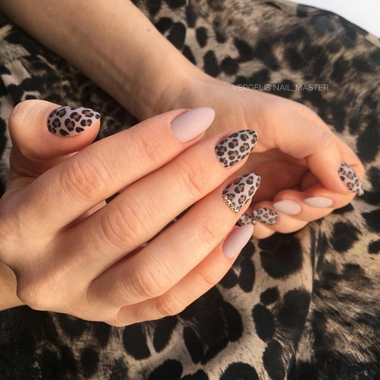 Леопардовий манікюр на короткі нігті