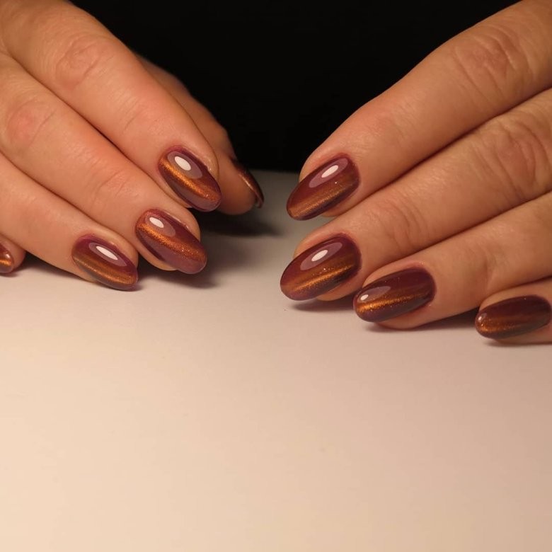 Маникюр кошачий глаз бежевый