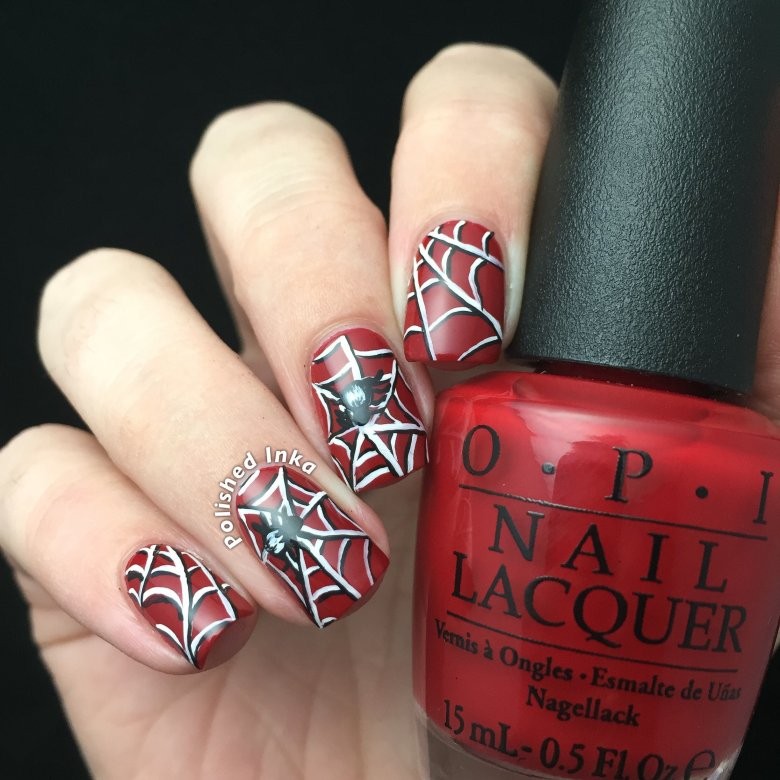Червоний манікюр з павутинкою