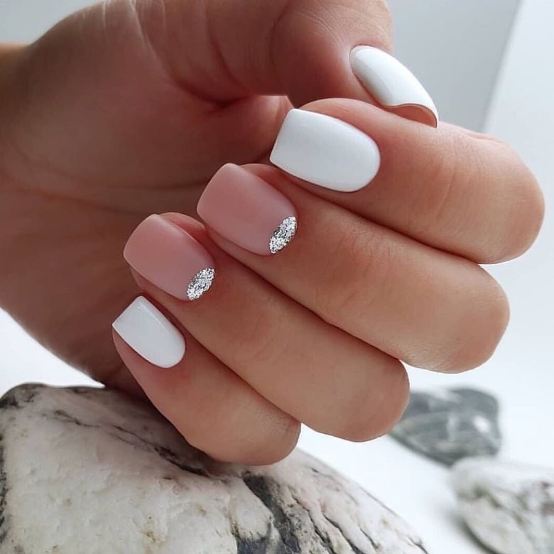 Белые короткие ногти