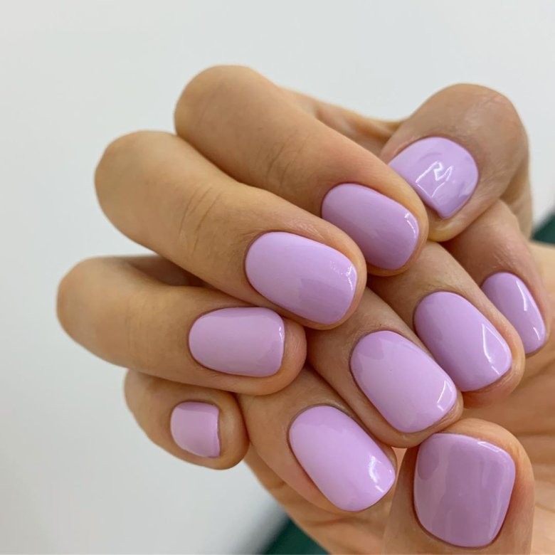 Фиолетовый маникюр на короткие ногти однотонные