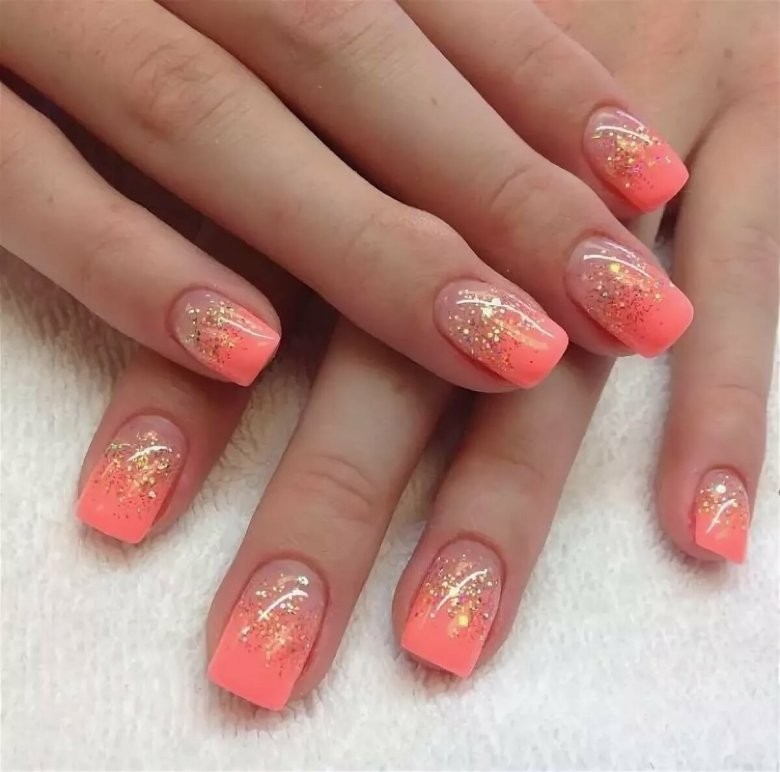 Маникюр в коралловых тонах