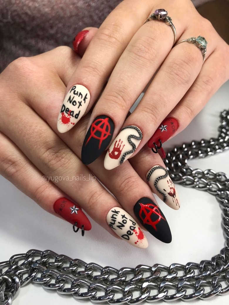 Маникюр красный с черным