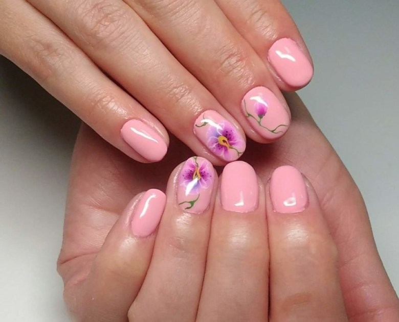 Весенние ногти коротенькие