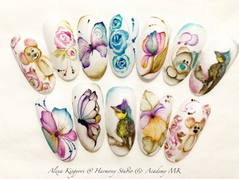Цветы акварелью на ногтях