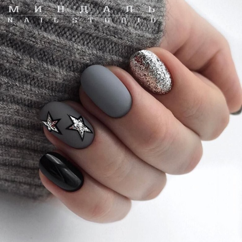 Серый маникюр