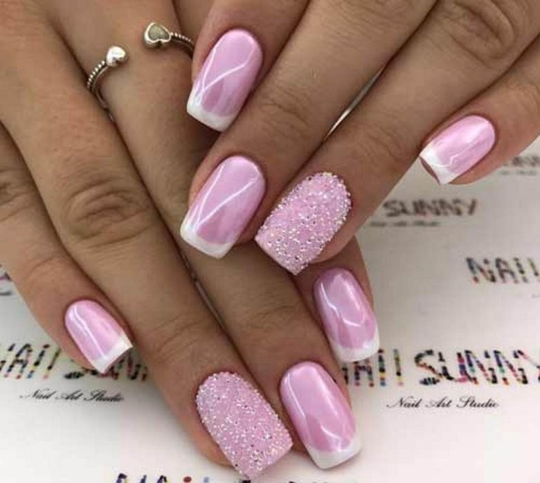 Маникюр в розовых оттенках